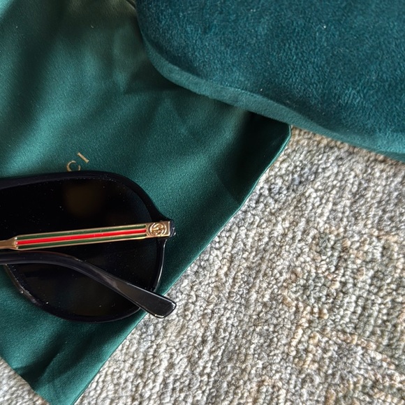 Gucci Unisex Sunglasses - Picture 3 of 6
